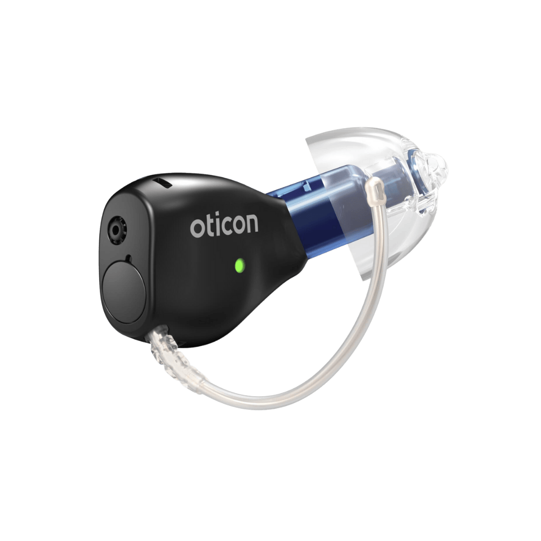 Aparelho auditivo Oticon Zeal visto de perto, com ponta de silicone transparente e filamento fino